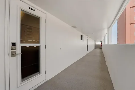 33 S Gulfstream Avenue Sarasota FL 34236