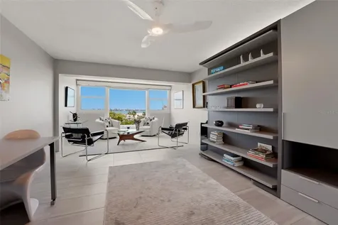 33 S Gulfstream Avenue Sarasota FL 34236