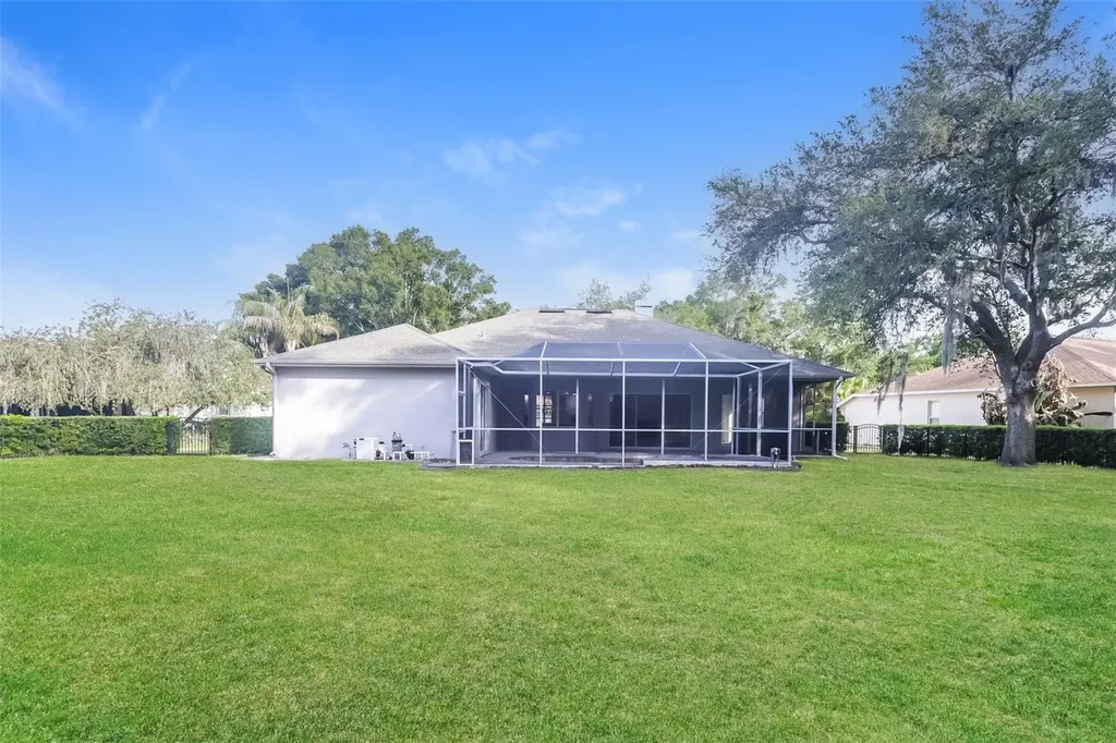 3810 Spruce Pine Drive Valrico FL 33596