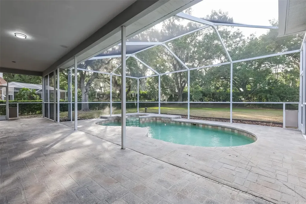 3810 Spruce Pine Drive Valrico FL 33596