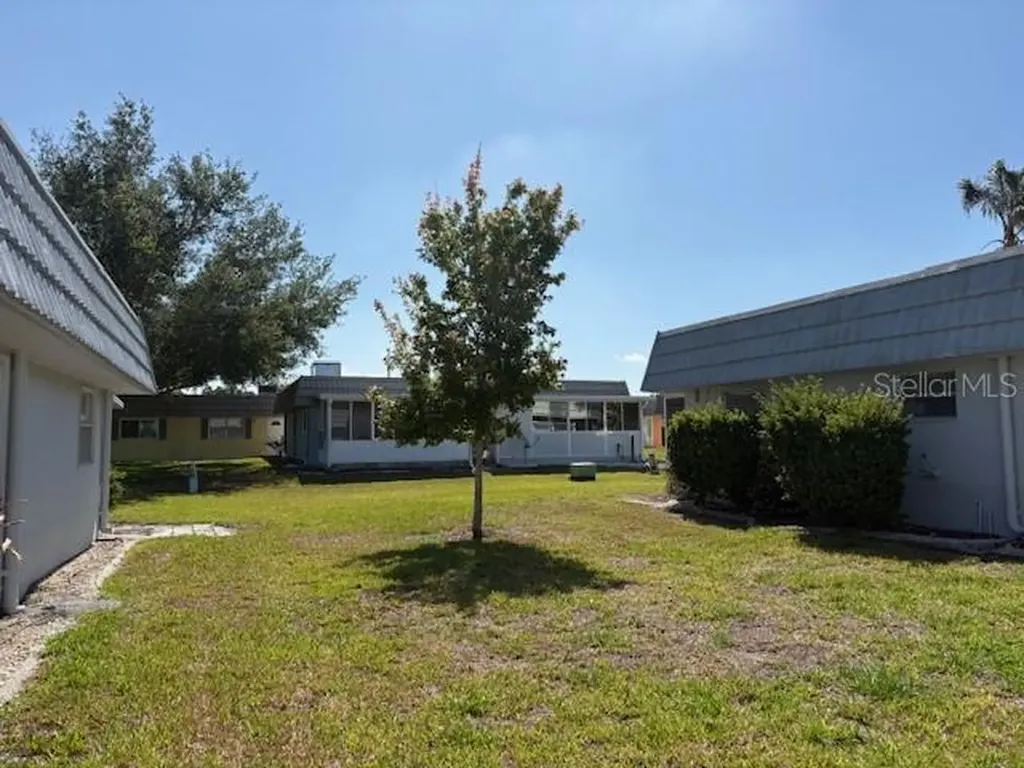 202 Bedford Trail Sun City Center FL 33573