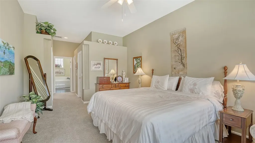 5270 Far Oak Circle Sarasota FL 34238