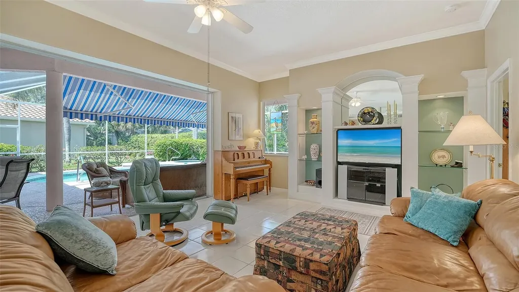 5270 Far Oak Circle Sarasota FL 34238
