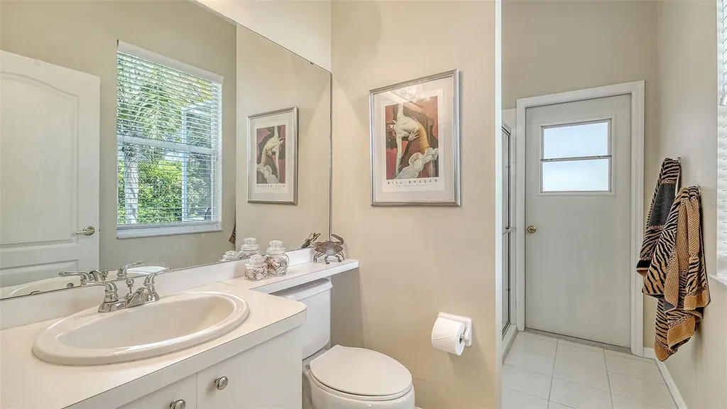 5270 Far Oak Circle Sarasota FL 34238