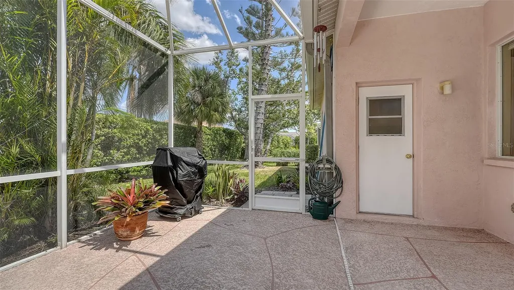 5270 Far Oak Circle Sarasota FL 34238