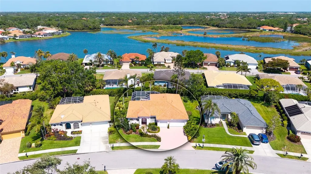 5270 Far Oak Circle Sarasota FL 34238