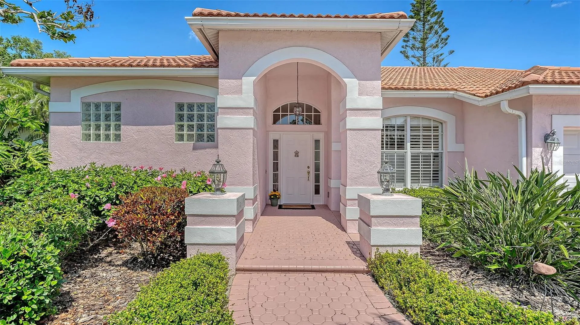 5270 Far Oak Circle Sarasota FL 34238