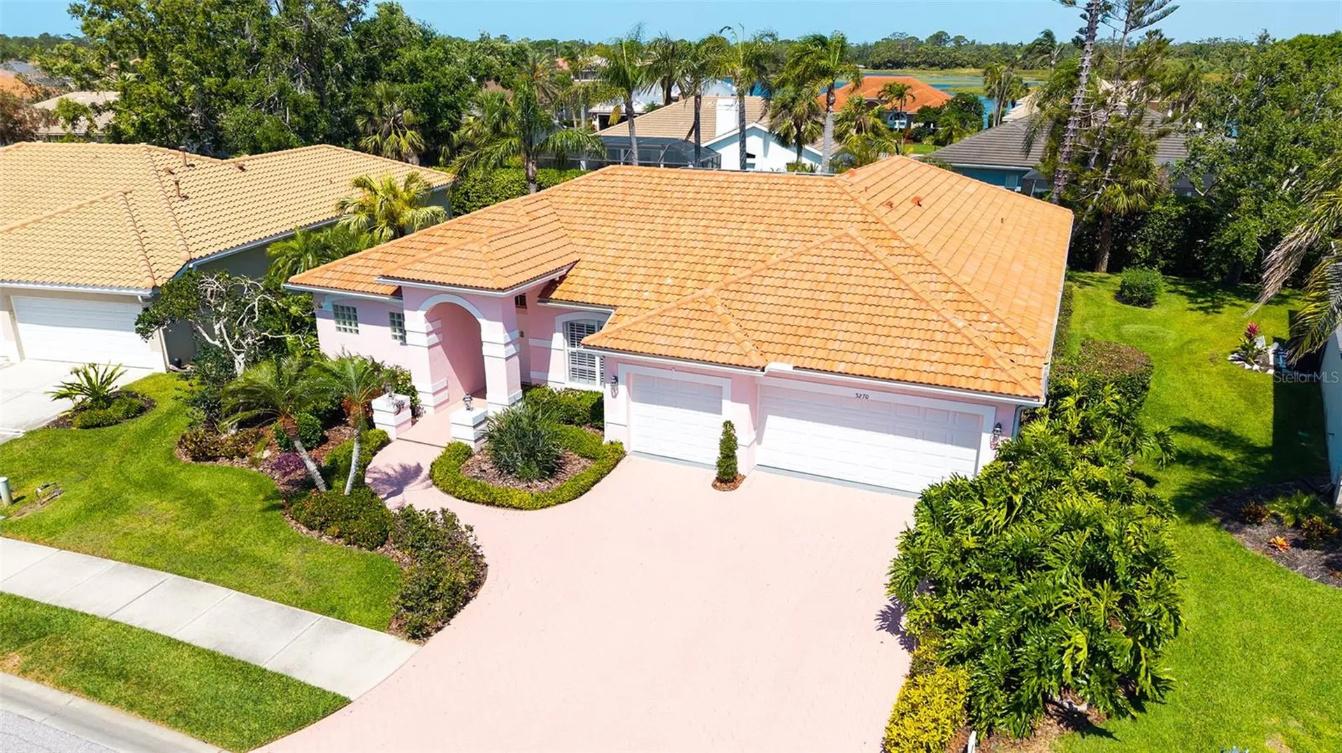 5270 Far Oak Circle Sarasota FL 34238