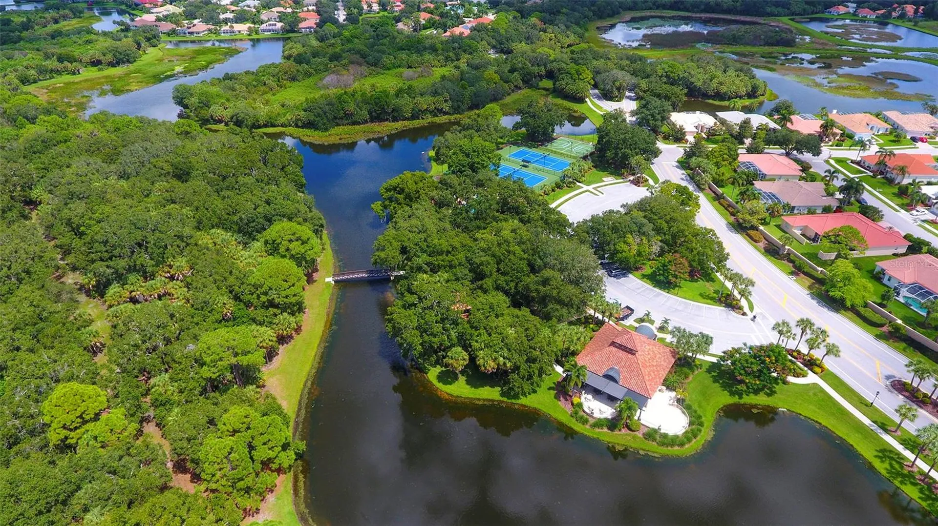 5270 Far Oak Circle Sarasota FL 34238