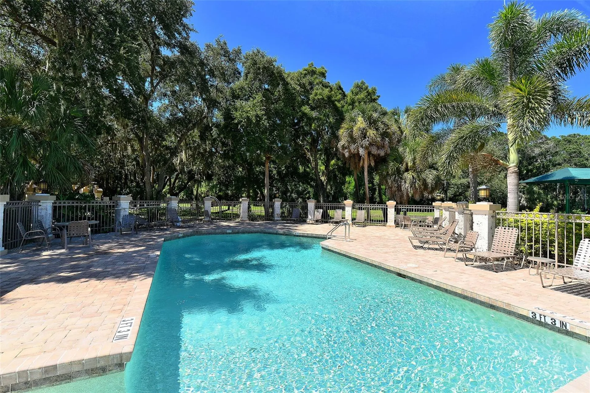 5270 Far Oak Circle Sarasota FL 34238