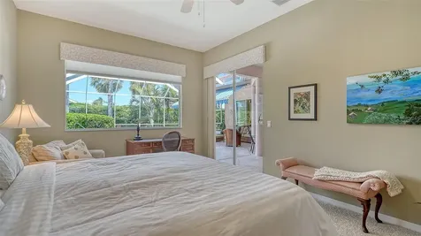 5270 Far Oak Circle Sarasota FL 34238