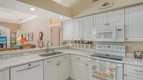 5270 Far Oak Circle Sarasota FL 34238