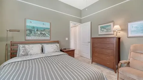 5270 Far Oak Circle Sarasota FL 34238