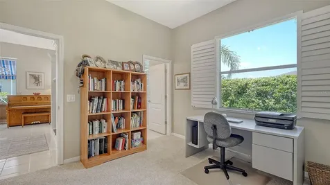 5270 Far Oak Circle Sarasota FL 34238