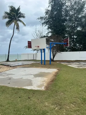 Km 7 El Charlie Loiza PR 00772