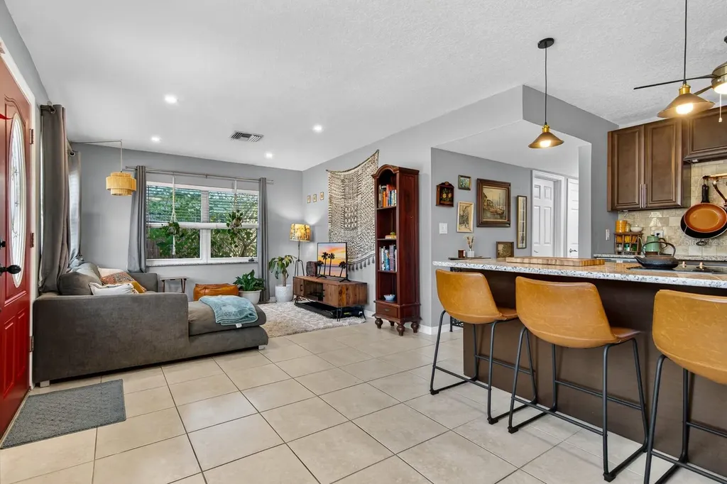 7142 34th Avenue N St Petersburg FL 33710