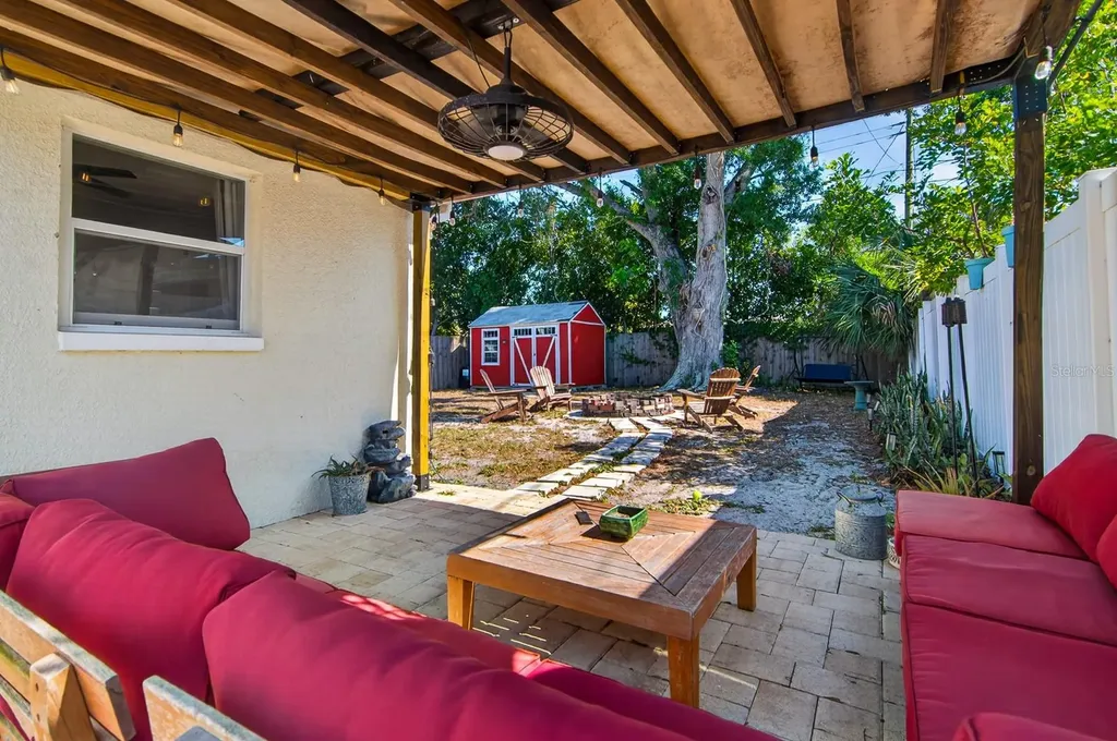 7142 34th Avenue N St Petersburg FL 33710