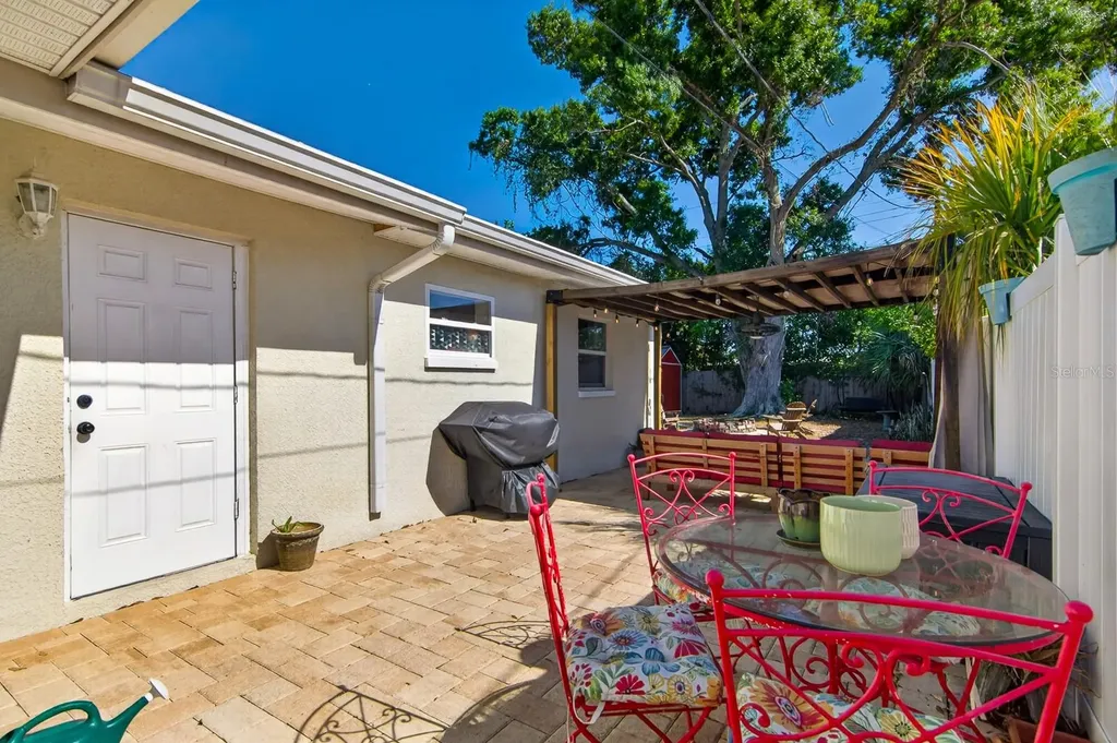 7142 34th Avenue N St Petersburg FL 33710