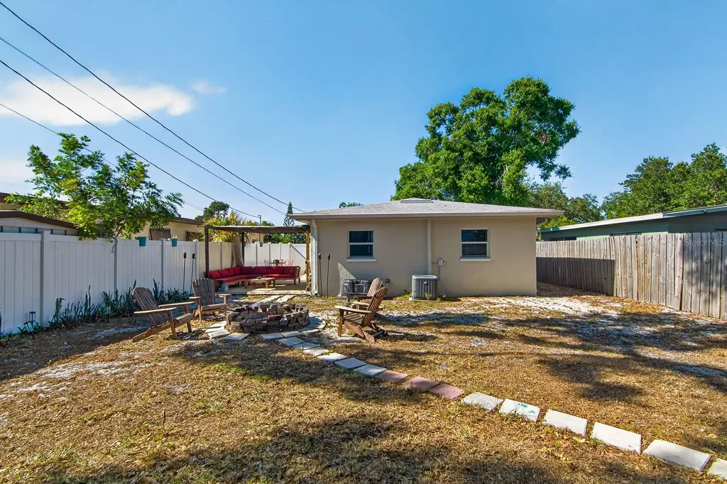 7142 34th Avenue N St Petersburg FL 33710