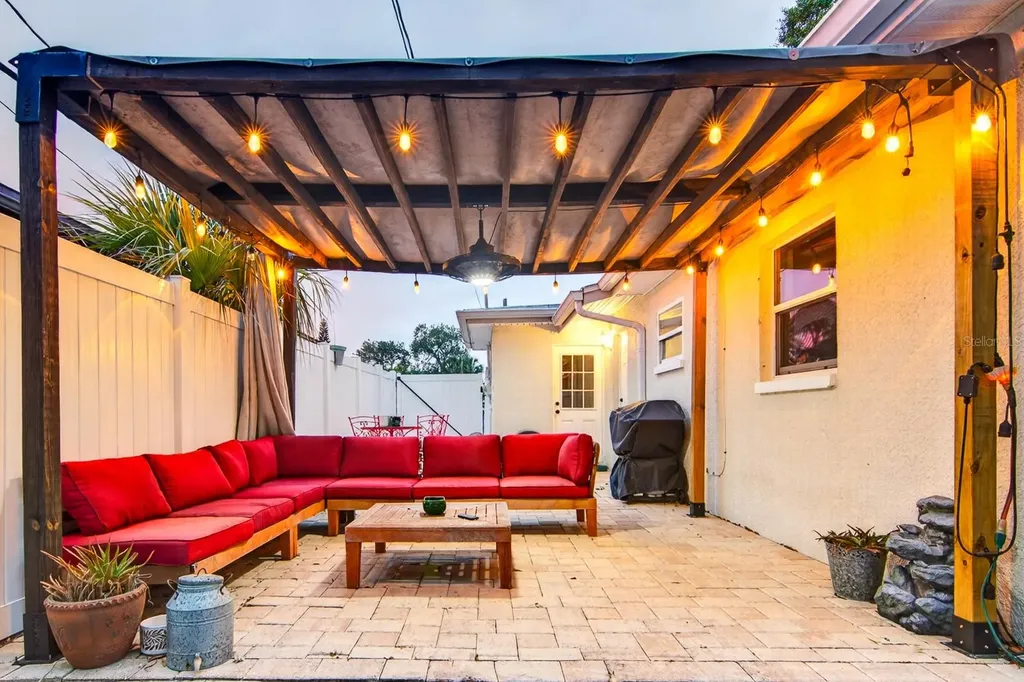 7142 34th Avenue N St Petersburg FL 33710