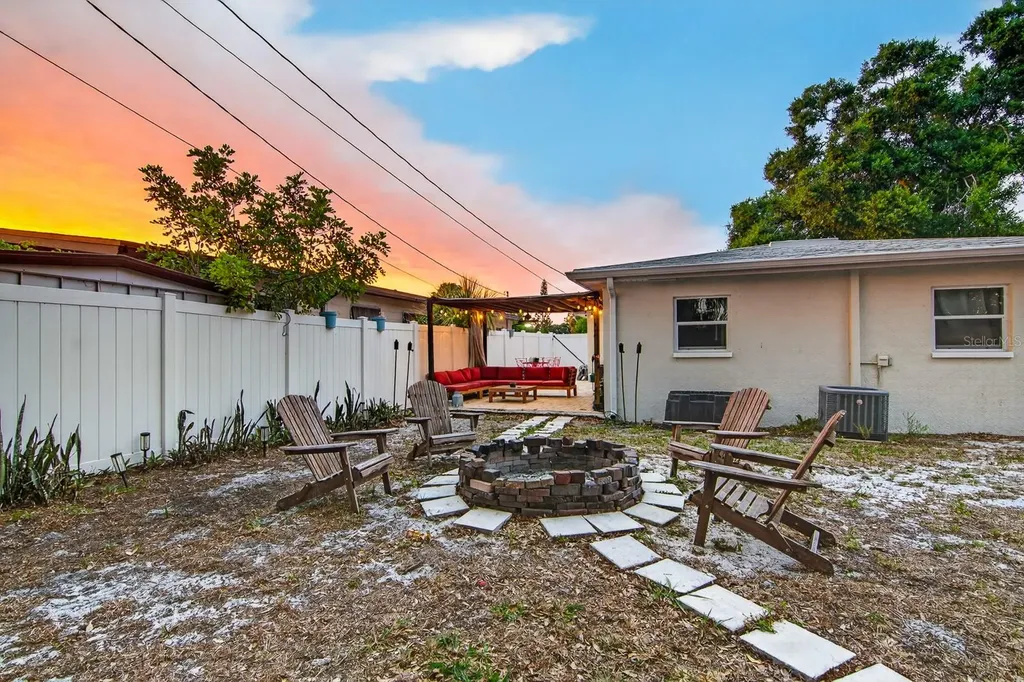 7142 34th Avenue N St Petersburg FL 33710