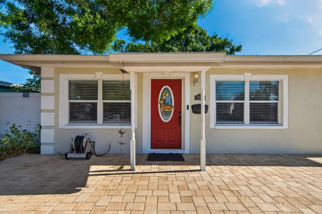 7142 34th Avenue N St Petersburg FL 33710