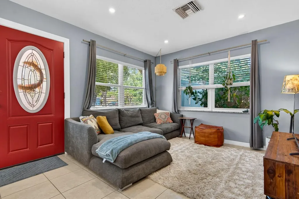 7142 34th Avenue N St Petersburg FL 33710