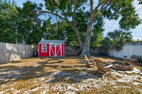 7142 34th Avenue N St Petersburg FL 33710