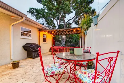 7142 34th Avenue N St Petersburg FL 33710