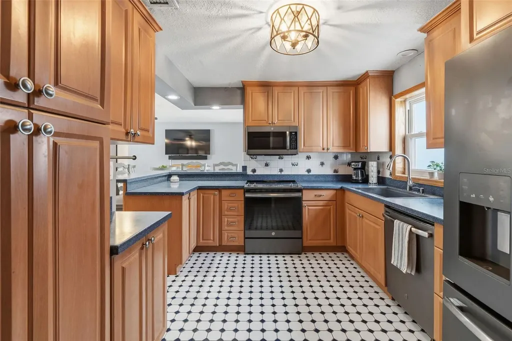 4333 71st Avenue N Pinellas Park FL 33781