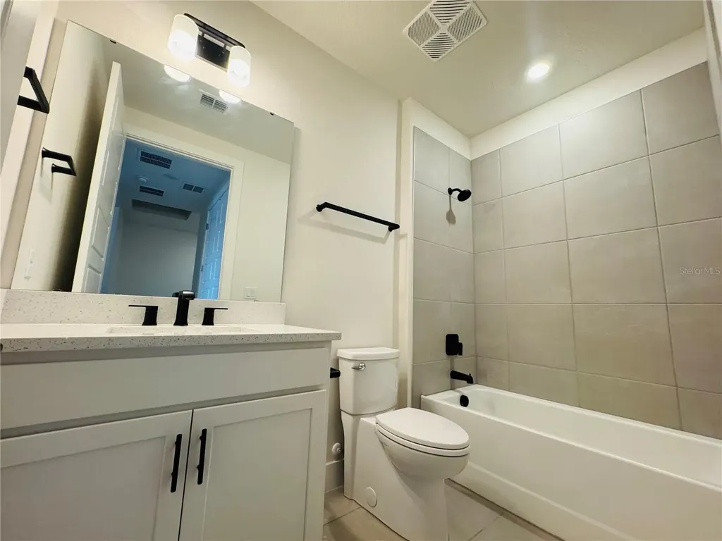 328 Center Lake Lane Oviedo FL 32765