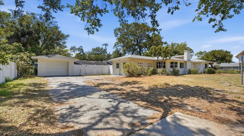 602 32nd Street W Bradenton FL 34205
