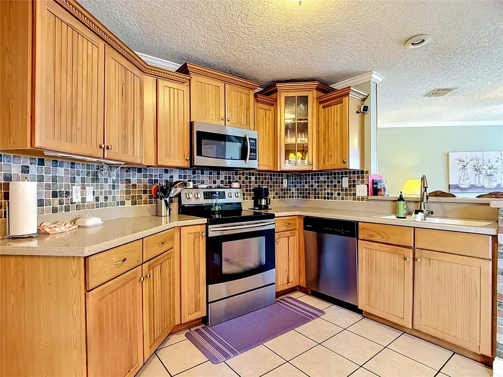 206 Hollywood Court N Kissimmee FL 34743