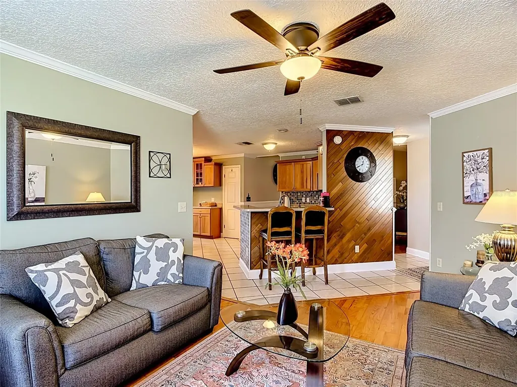 206 Hollywood Court N Kissimmee FL 34743