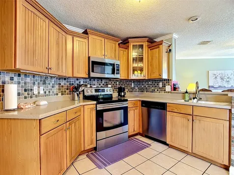 206 Hollywood Court N Kissimmee FL 34743