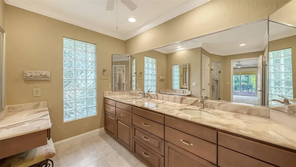 6921 Country Lakes Circle Sarasota FL 34243