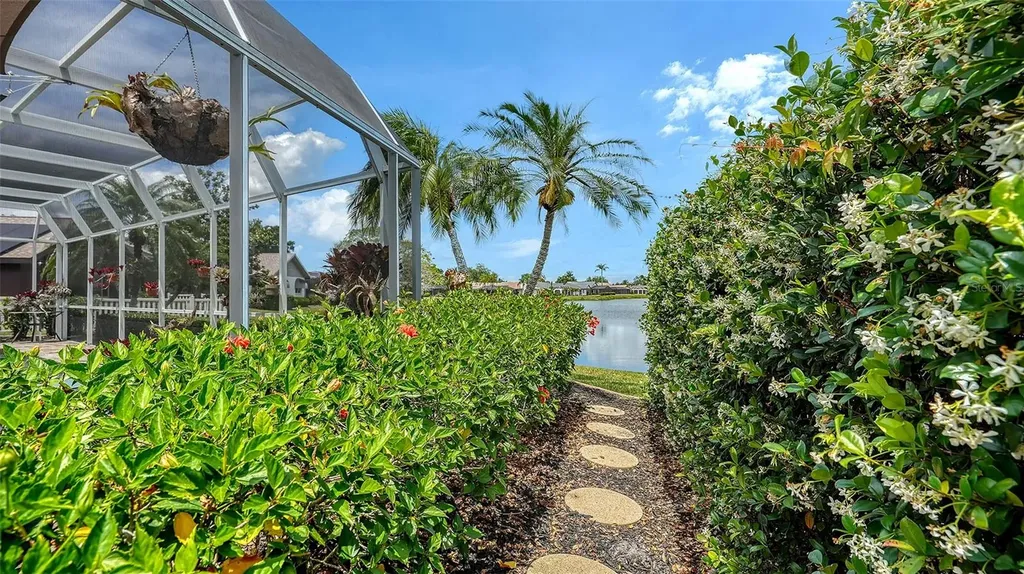 6921 Country Lakes Circle Sarasota FL 34243