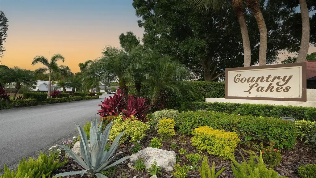 6921 Country Lakes Circle Sarasota FL 34243