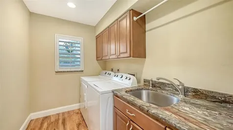 6921 Country Lakes Circle Sarasota FL 34243