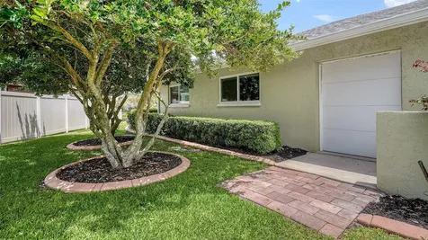6921 Country Lakes Circle Sarasota FL 34243