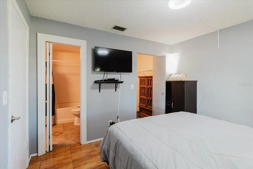 2009 Peppertree Court Oldsmar FL 34677