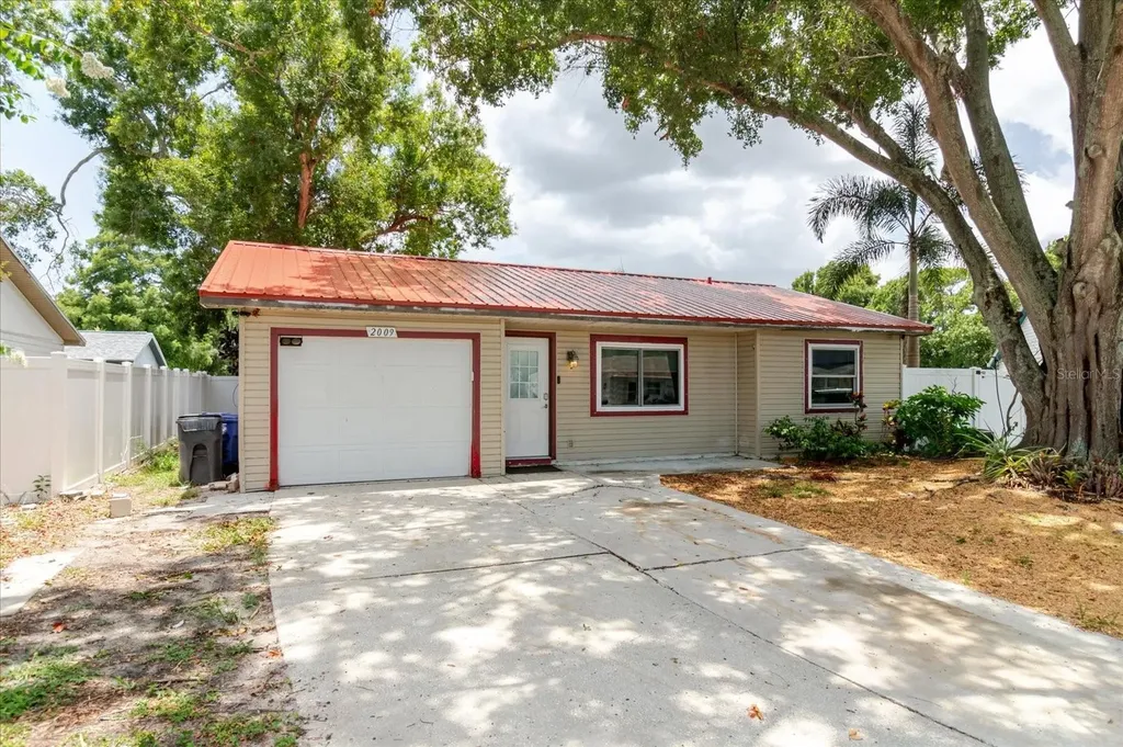 2009 Peppertree Court Oldsmar FL 34677