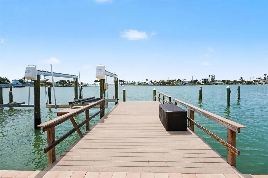 16126 4th Street E Redington Beach FL 33708