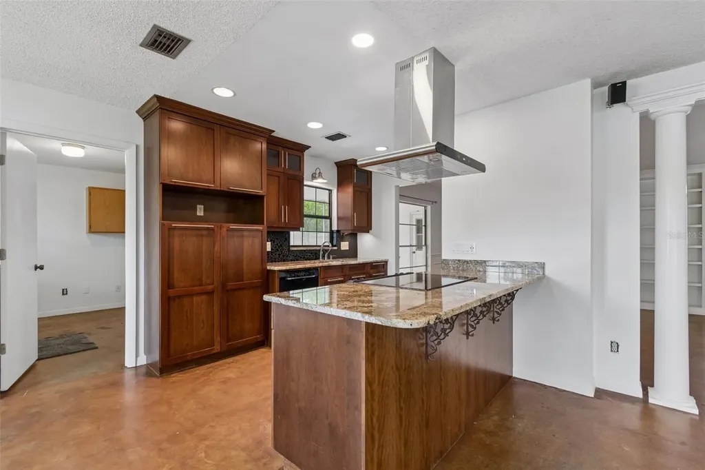 13338 Lake George Lane Tampa FL 33618