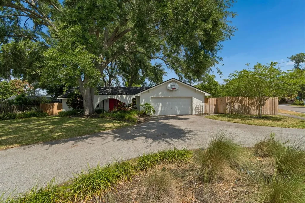 13338 Lake George Lane Tampa FL 33618