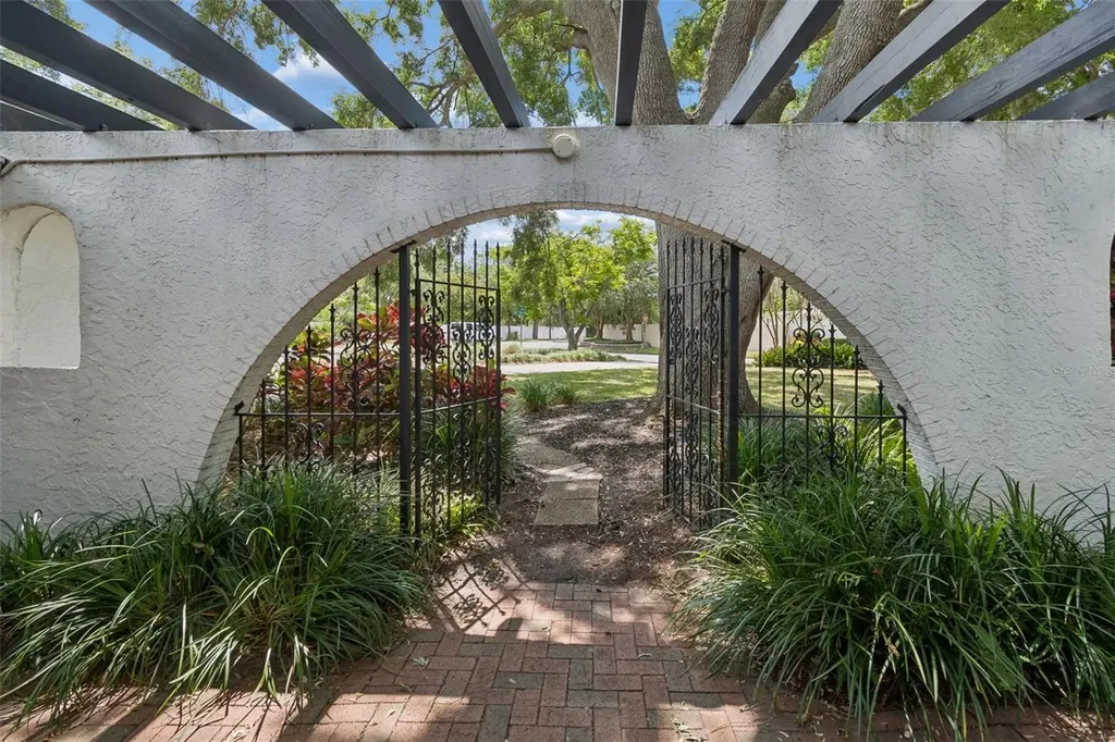13338 Lake George Lane Tampa FL 33618