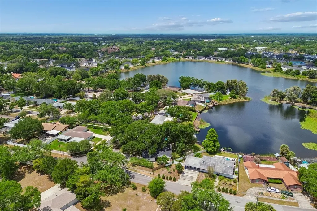13338 Lake George Lane Tampa FL 33618