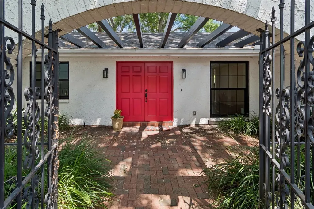 13338 Lake George Lane Tampa FL 33618