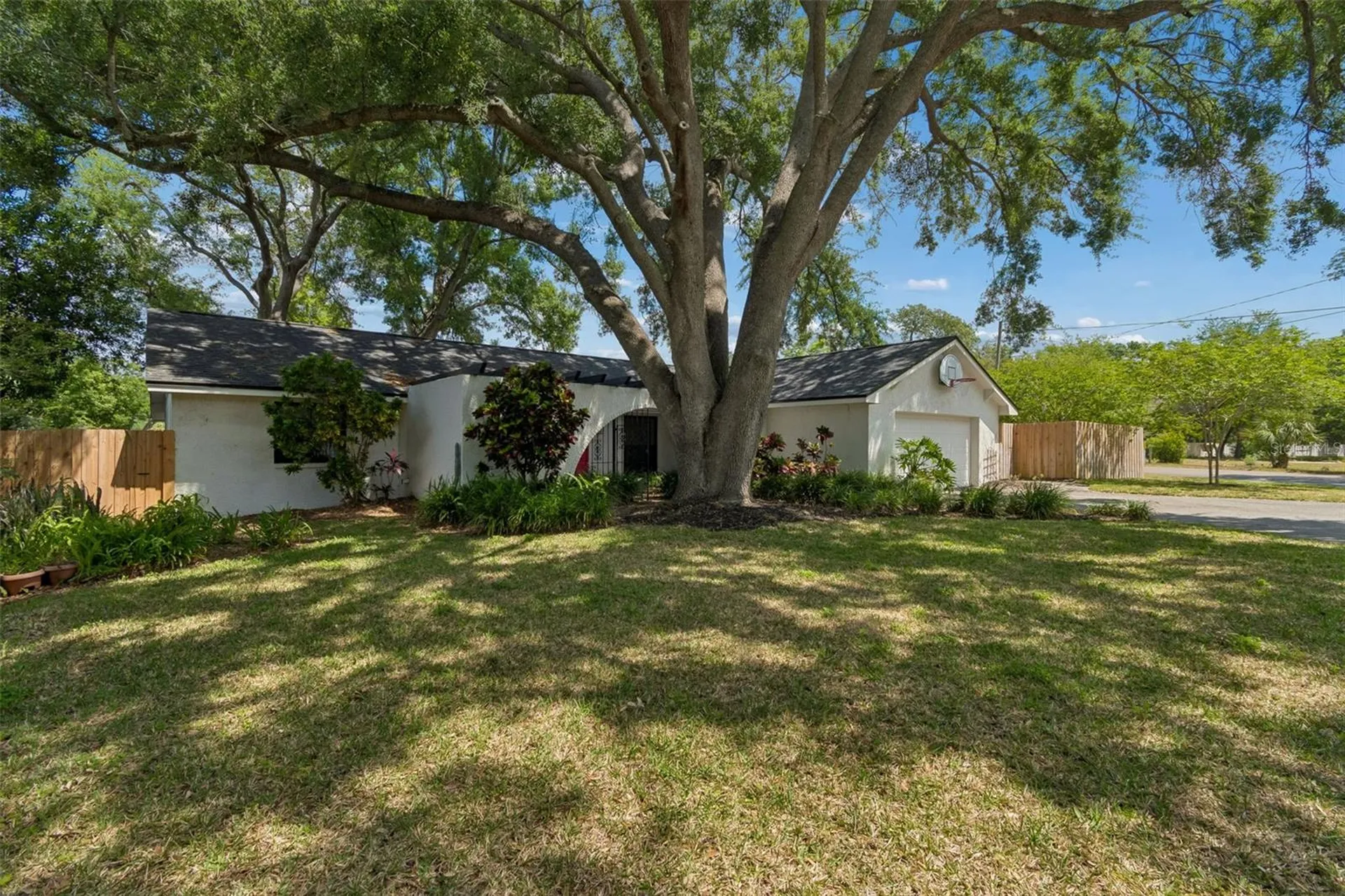 13338 Lake George Lane Tampa FL 33618