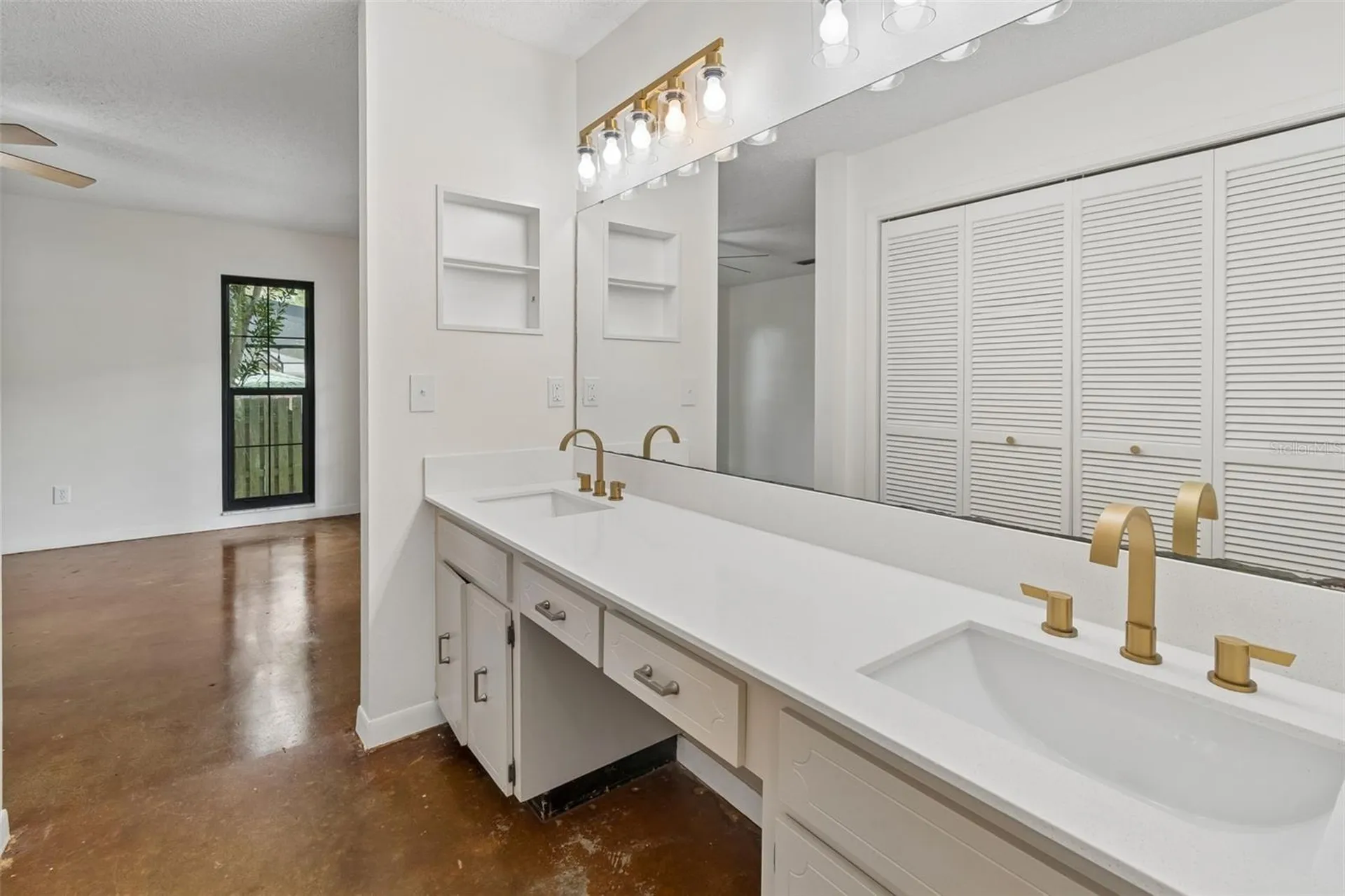 13338 Lake George Lane Tampa FL 33618